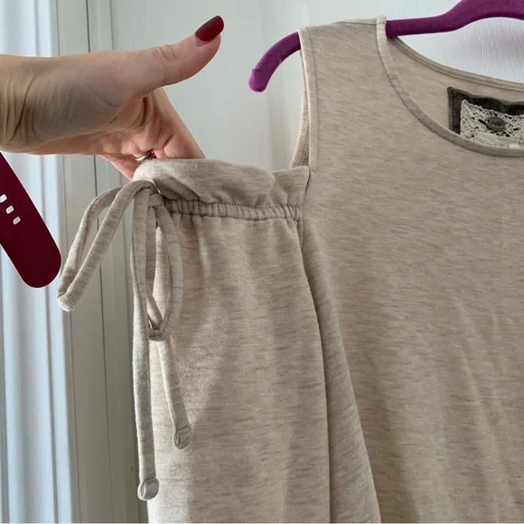 Cupio cold shoulder oatmeal Tunic top - Picture 4 of 5